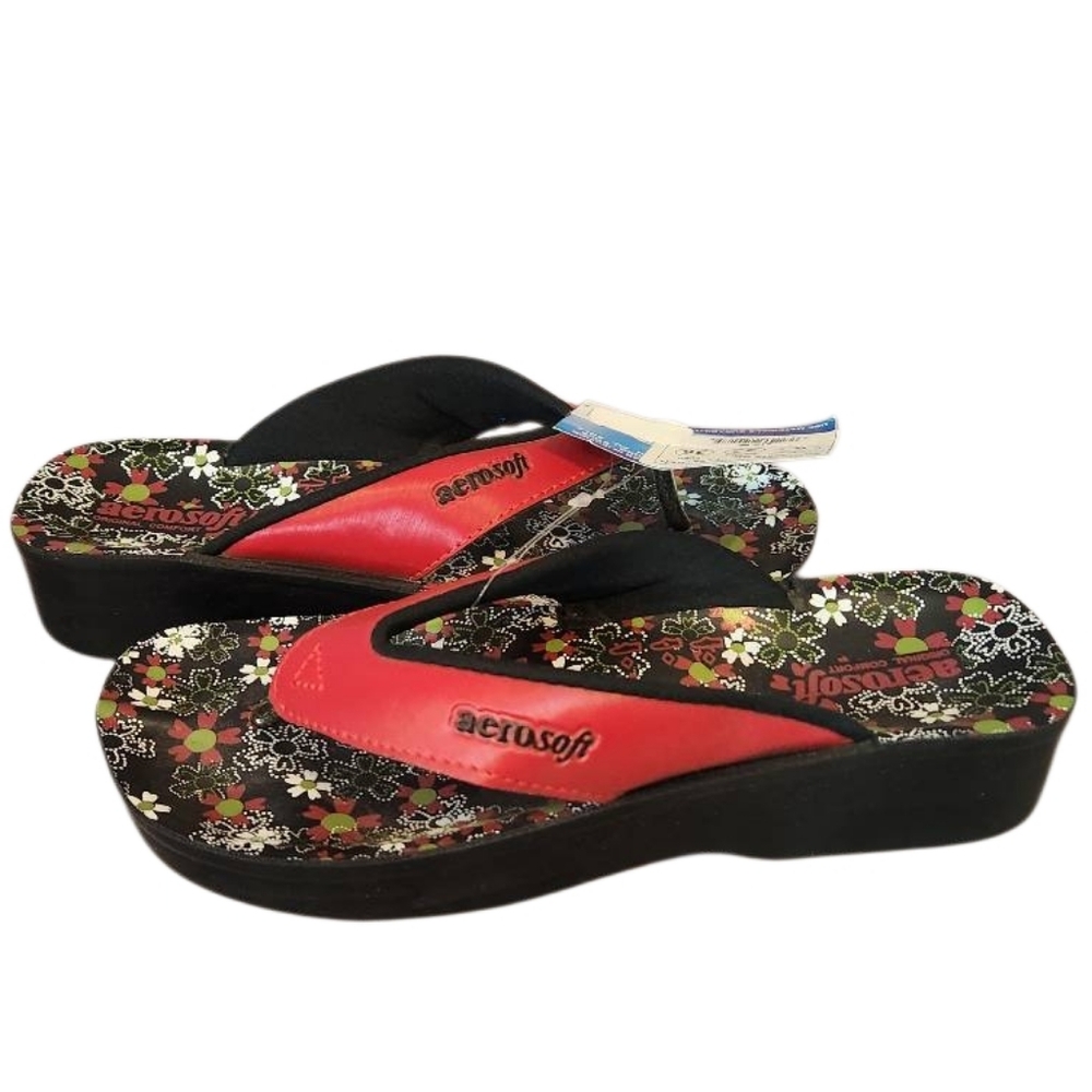 Women's Red and Black Aerosoft Sandals Size 6